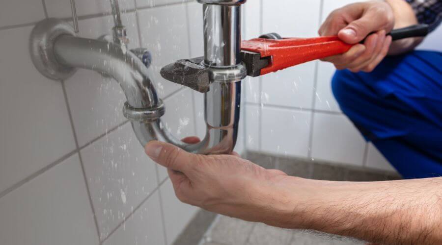 Expert burst pipe repair services in Holland, TX
